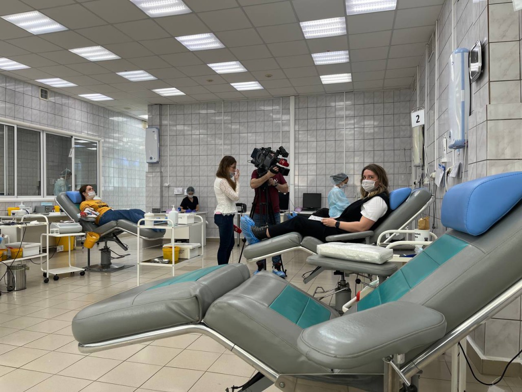 Капля добра: сотрудники окружной клиники Нижневартовска приняли участие в акции по сдаче крови