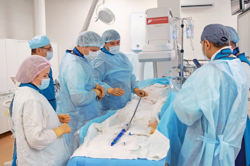 Хирурги Нижневартовской окружной клинической больницы впервые провели эндопротезирование аневризмы грудного отдела аорты