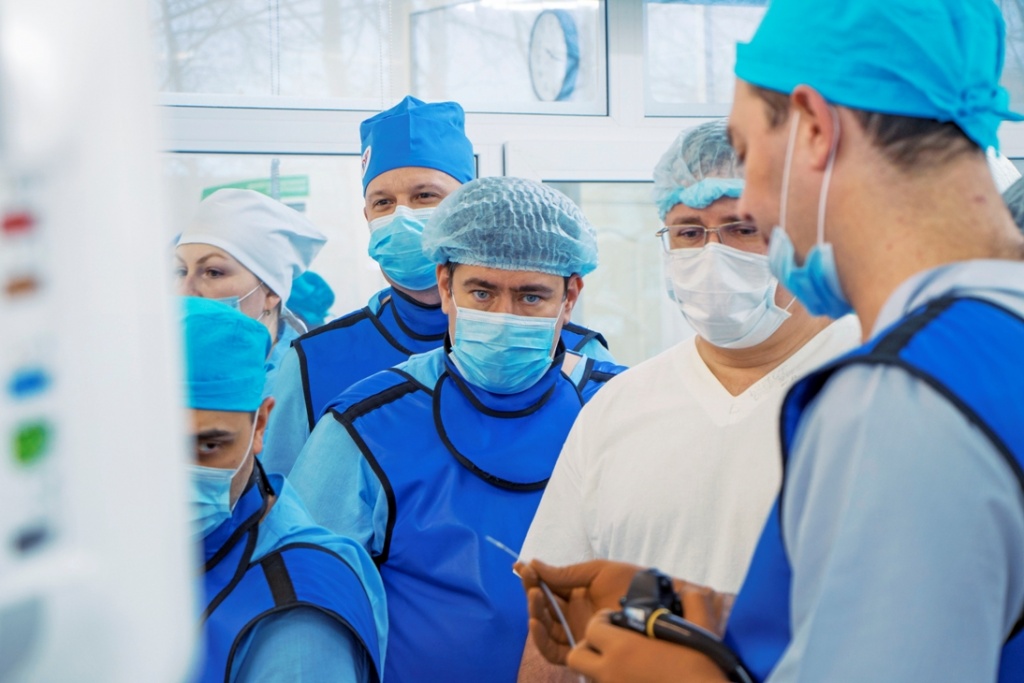 В Нижневартовской окружной клинической больнице прошёл мастер-класс по малоинвазивному лечению желчевыводящих протоков