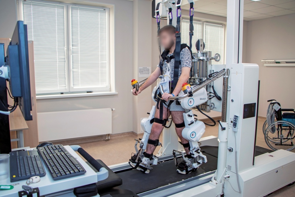 Инновационная система восстановления навыков ходьбы применяется в окружной больнице Нижневартовска